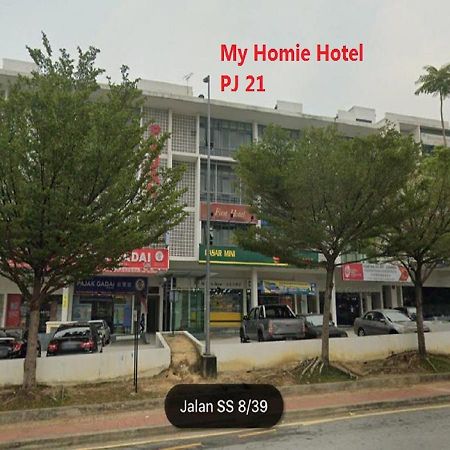 My Homie Hotel Pj Петалинг Джая Екстериор снимка