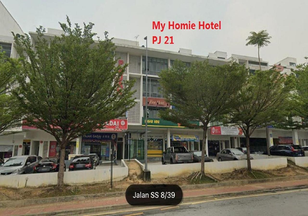 My Homie Hotel Pj Петалинг Джая Екстериор снимка